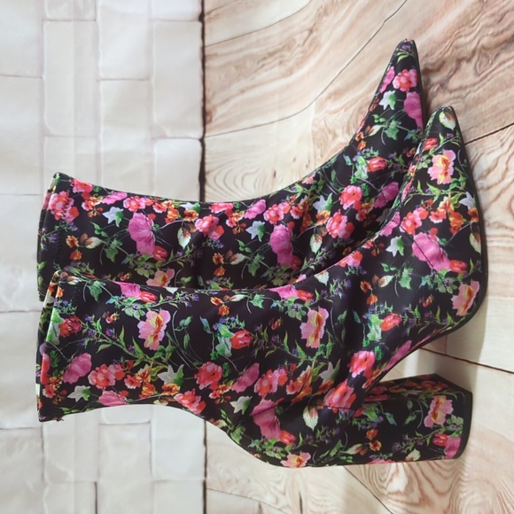 Steve Madden Shoes - Steve Madden Lombard Pointed Toe Booties 7M